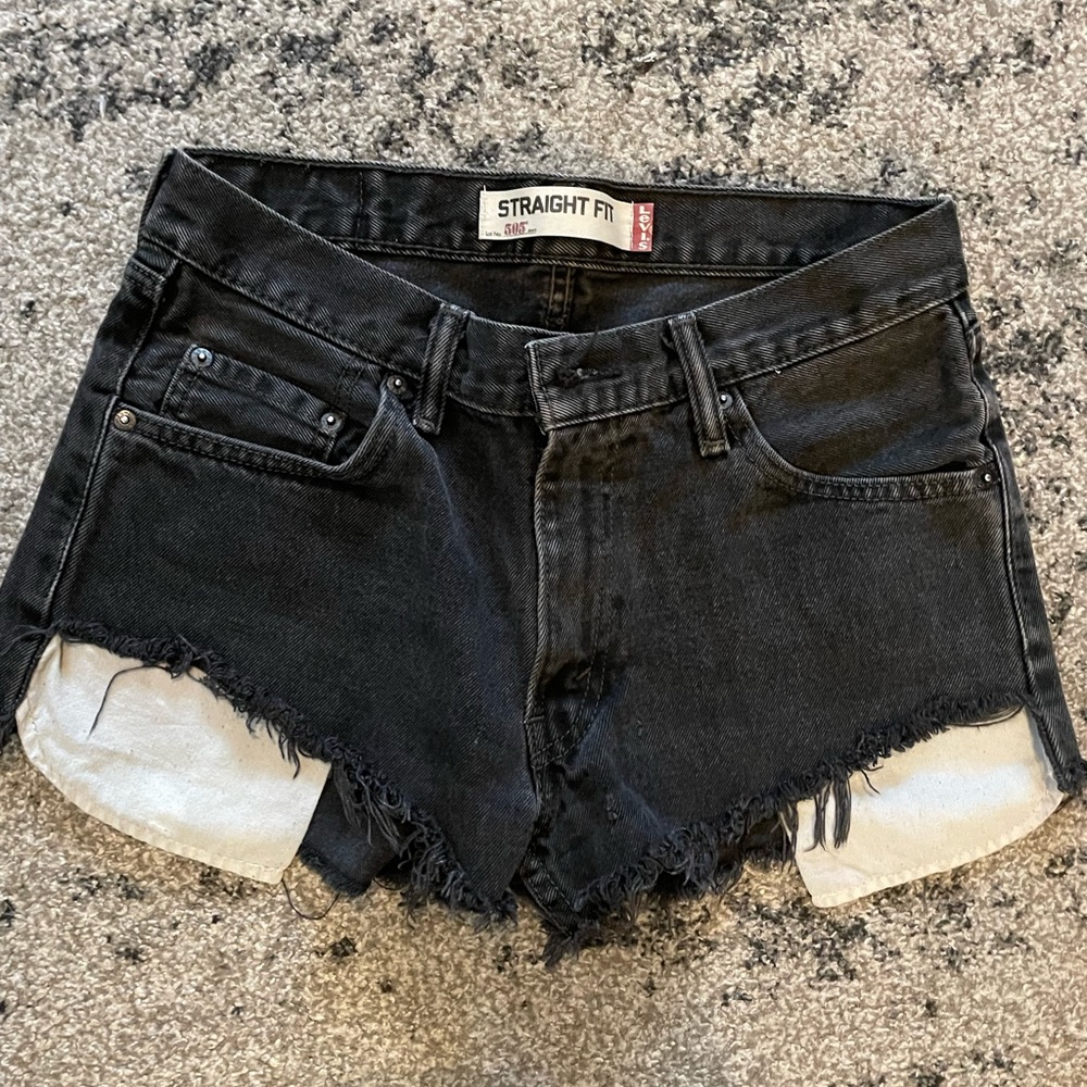 Black Levi’s shorts